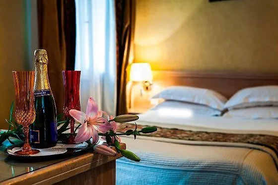 Monceau Elysees 3*