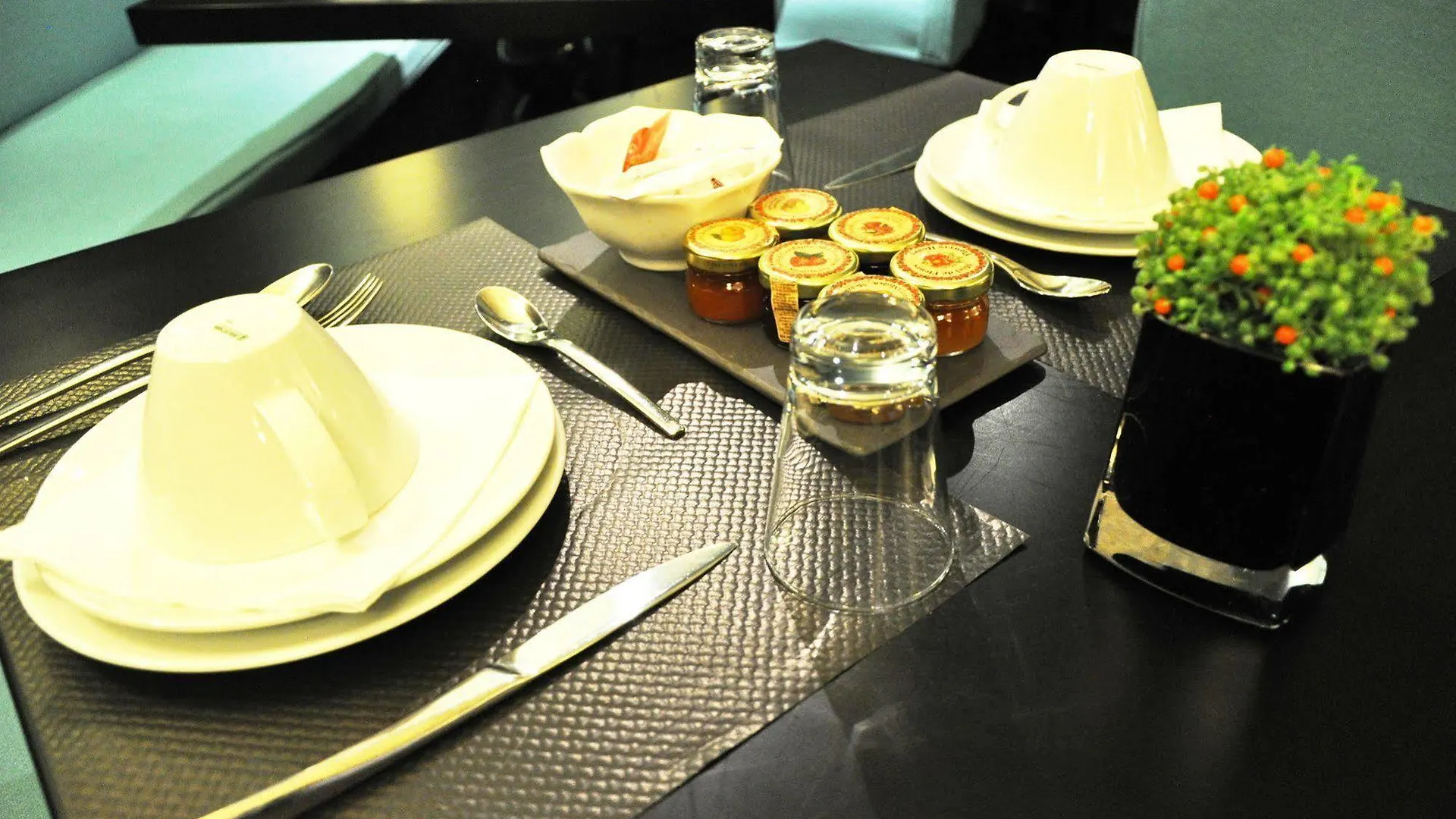 Hotel Monceau Elysees 3*